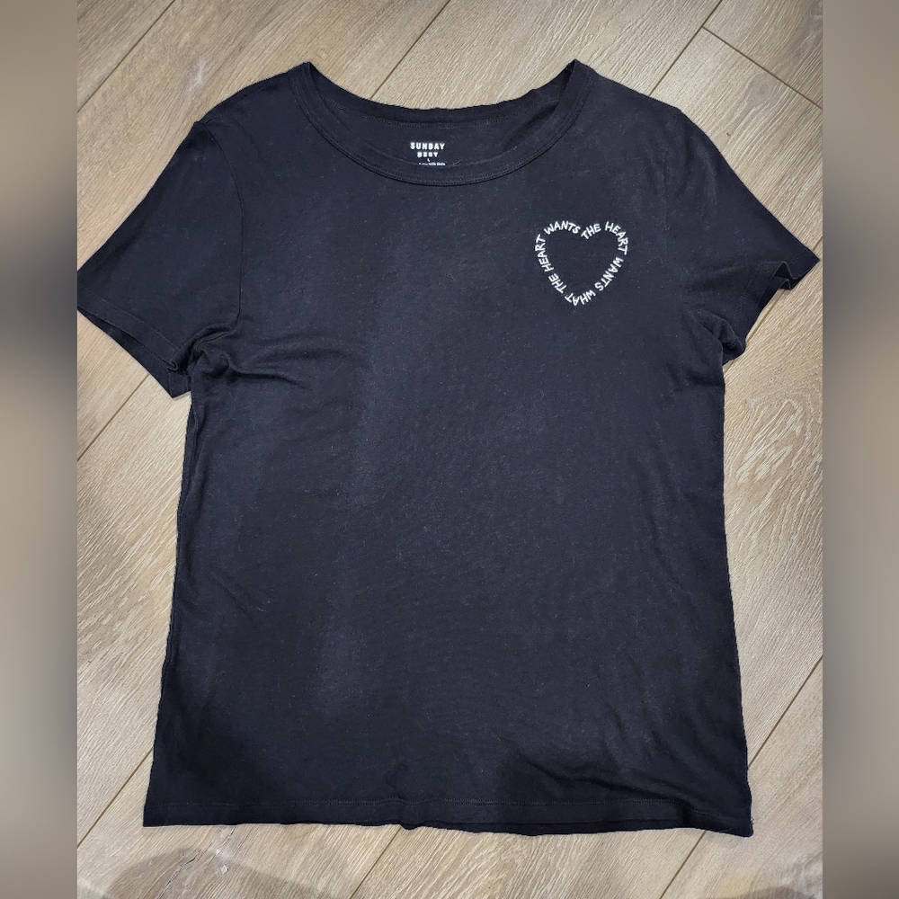 Arizia Sunday Best The Heart Wants What The Heart Wants Black Tee L